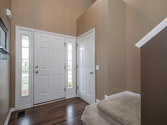 2nd image of 2072 Glenn Canyon Dr SE