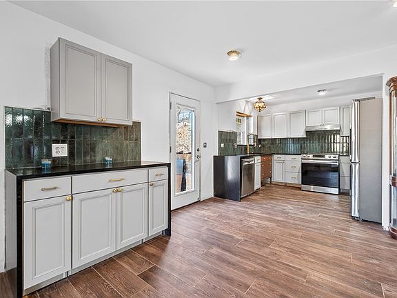 4th image of 16557 Ivy Ln