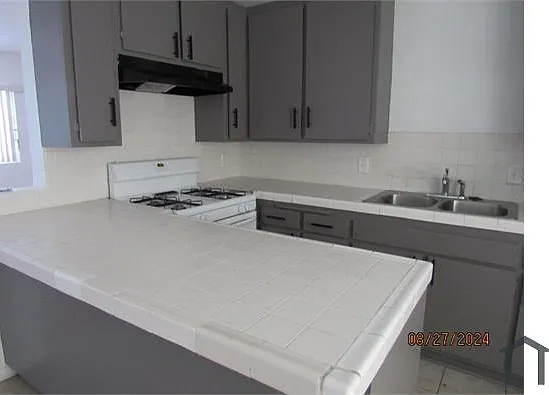 3458 W 67th St #4 — Photo 8