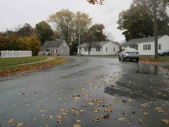 Exterior Neighborhood (street photo)