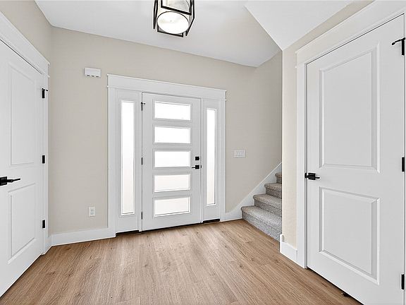 3rd image of 3 Clackmannan Cir