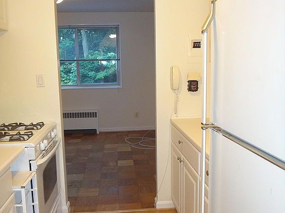 Separate galley kitchen