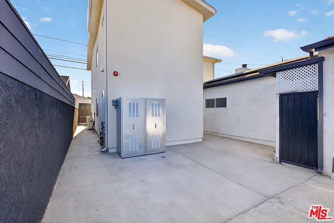 2 bed, 2.0 bath, 1000 sqft, $3,200 — Photo 3
