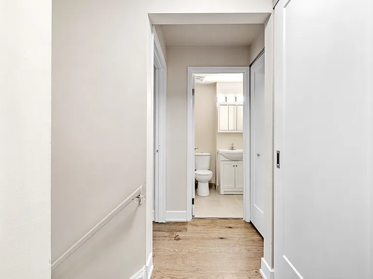 176 The Pkwy — Photo 13