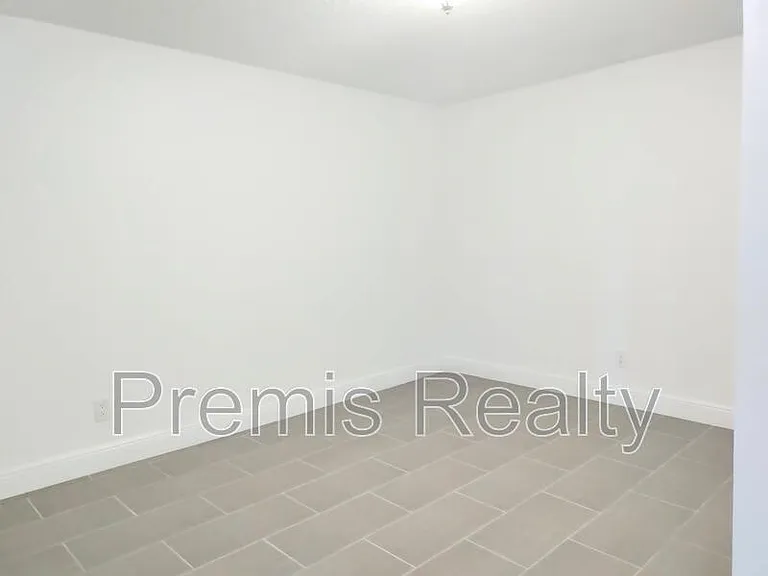 14820 Rue De Bayonne #1 — Photo 11