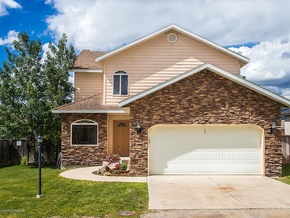 1st image of 539 Kodiak Cres
