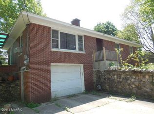 50 E Barton St, Newaygo, MI 49337