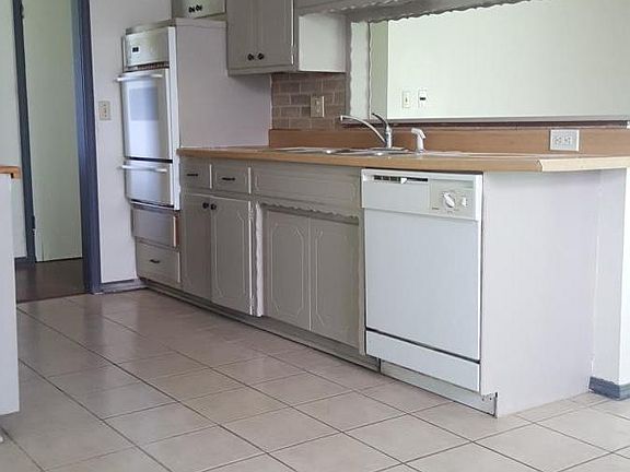 2nd image of 3709 Veterans Ln