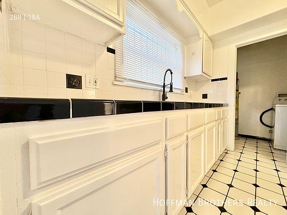 3rd image of 508 N Genesee Ave
