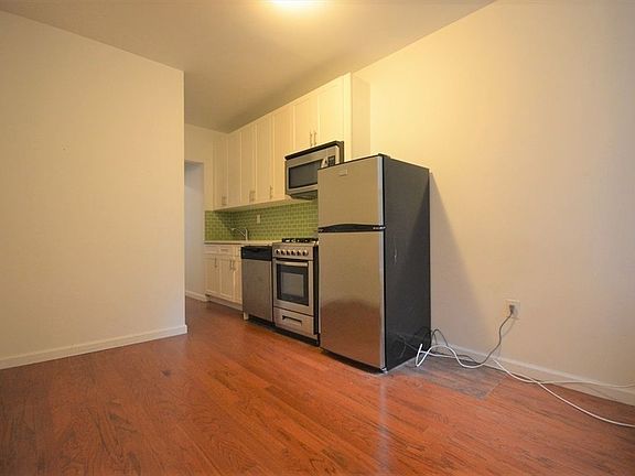 2nd image of 429 Lincoln Pl #1A