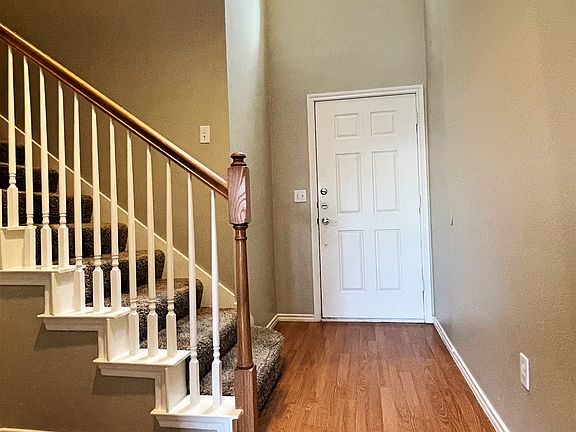 3rd image of 1203 Reseda Dr