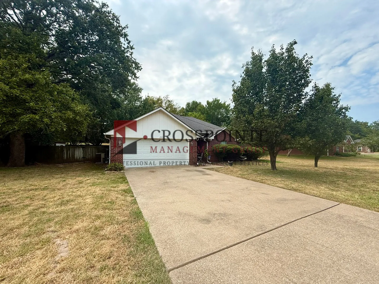 Charming 3-Bedroom Home in Lindale! — Photo 2