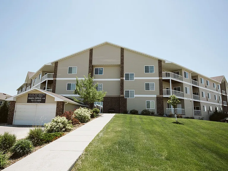 Lakewood Crossing Apartments — Photo 8