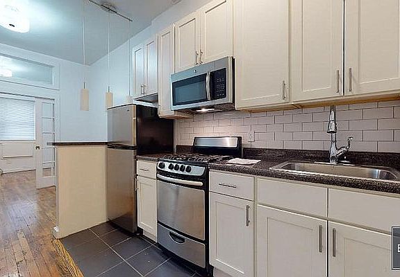 5th image of 538 W 47th St APT A