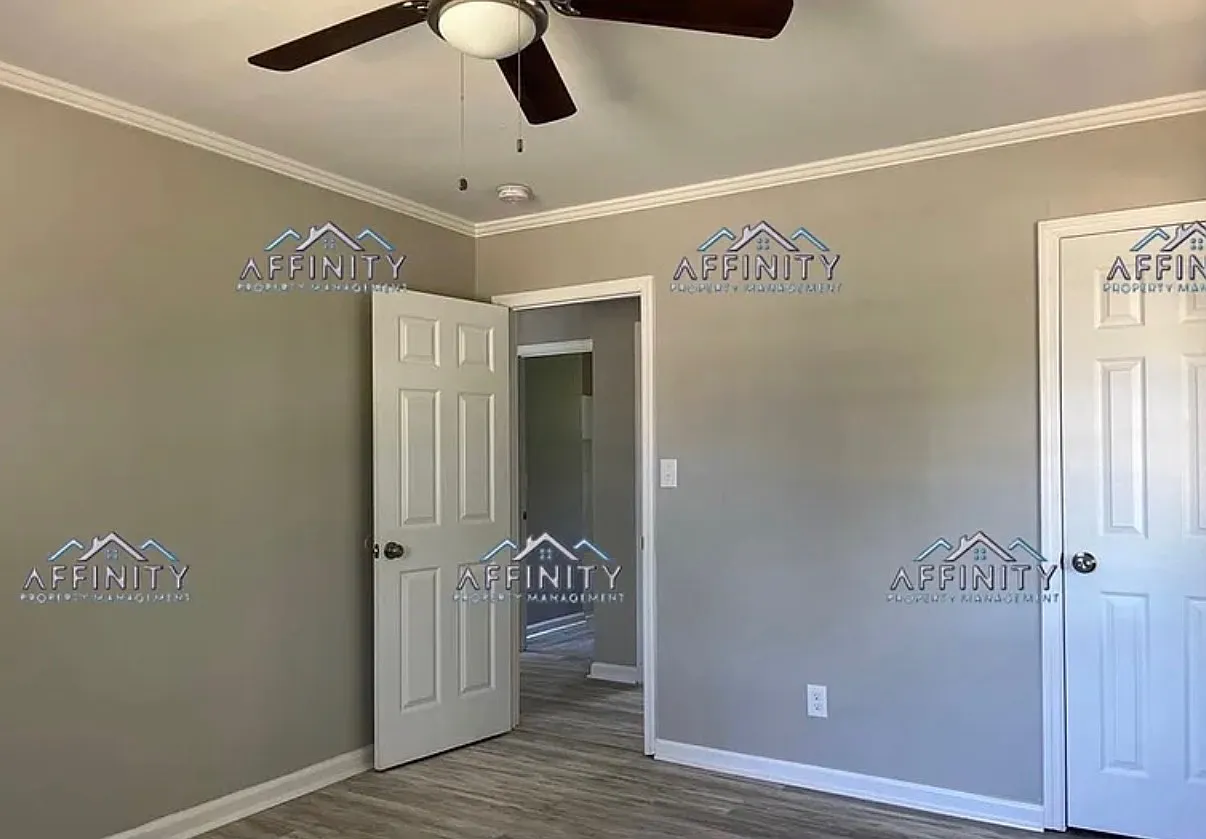 1154 North Beddingfield Drive - 1 — Photo 2