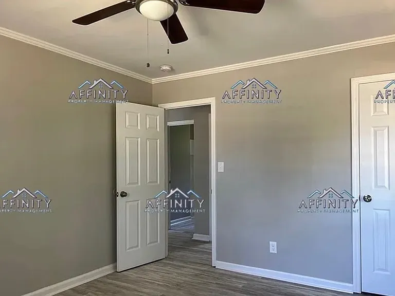 1154 N Beddingfield Dr — Photo 2
