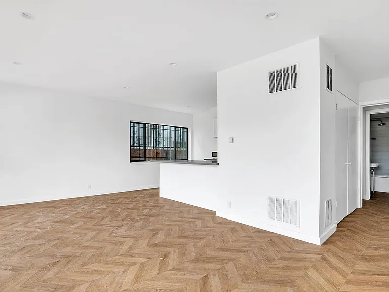 542 Glenrock Ave — Photo 36