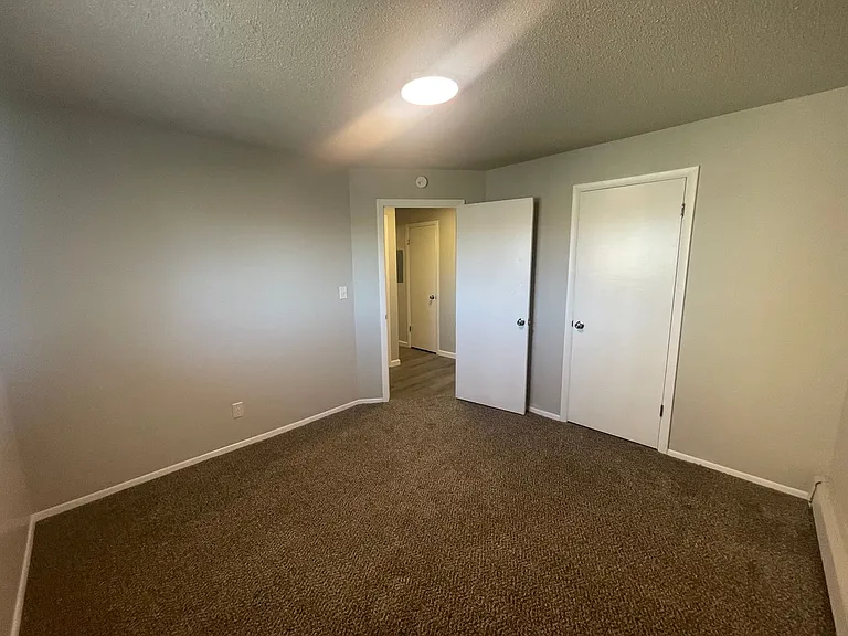 Landmark Apartments — Photo 31