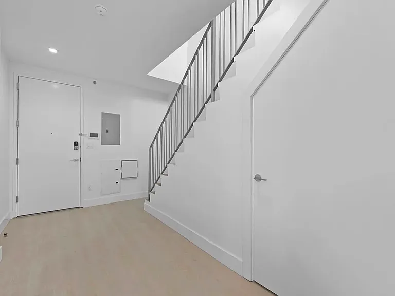 833 Maple St #7D — Photo 3