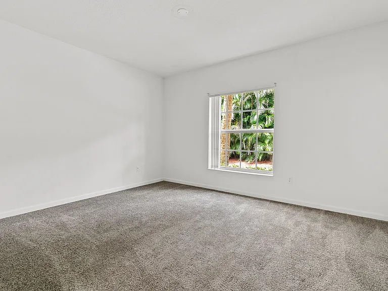 Palm Springs Apartments — Photo 33