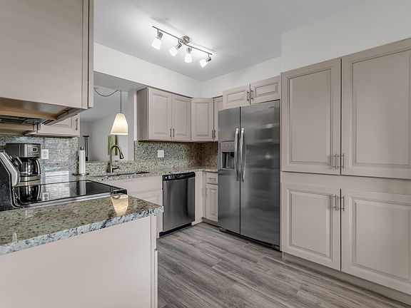 2nd image of 7267 HUNTINGTON Lane #403
