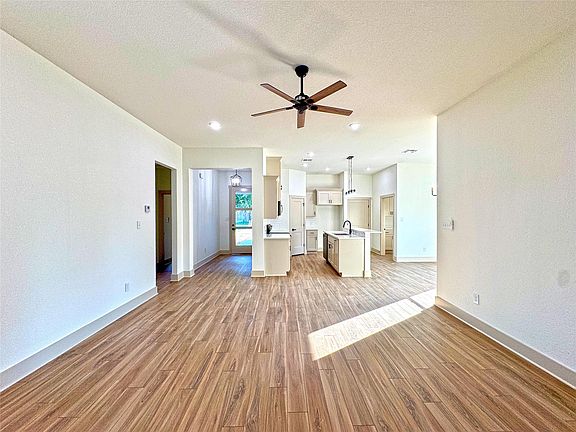 5th image of 224 Hazelwood Dr