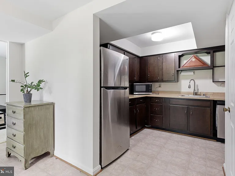 6817 Jeremiah Ct — Photo 33