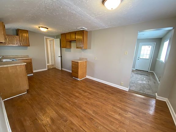 3rd image of 183 N Main St