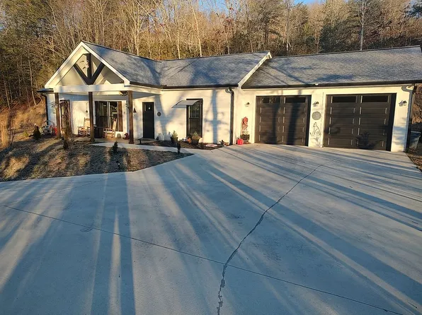 10 Dogwood Ln, Hayesville, NC 28904