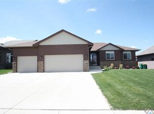 2805 S Gerbera Ave, Sioux Falls, SD 57106