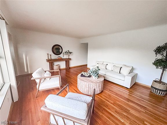 3rd image of 20707 Hilliard Blvd