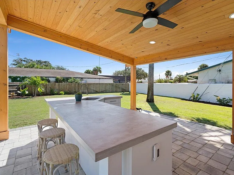 555 Norwood Ct — Photo 33