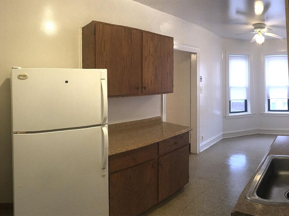 2nd image of 1635 W 83rd St APT 202