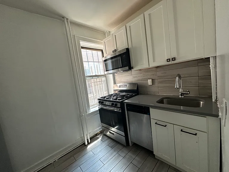 201 Claremont Ave #1 — Photo 5