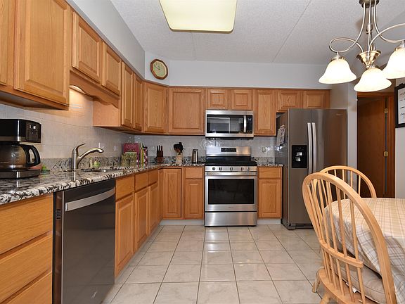 4th image of 460 S Northwest Hwy Unit 206A