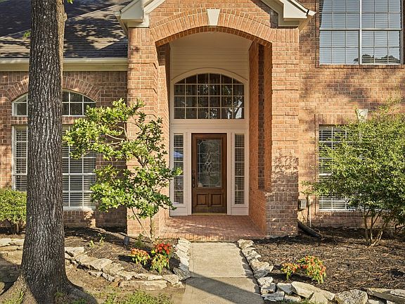 3rd image of 323 Magic Oaks Ct