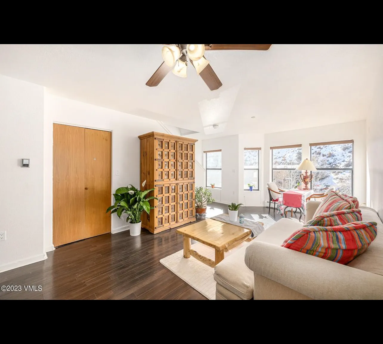 2 bed, 924 sqft, $3,600 — Photo 2