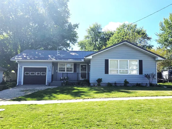 210 Locust St, Strawberry Point, IA 52076