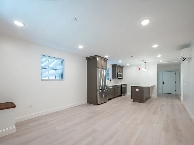 126 Adelaide Ave #B02 — Photo 6