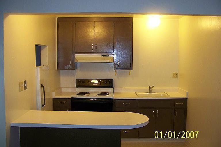 2nd image of 2263 Chestnut St
