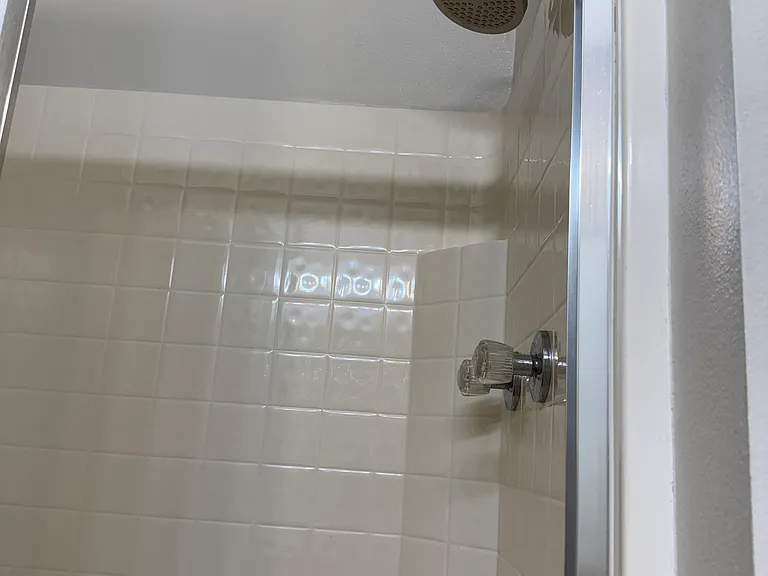 Walk-in shower with tall showerhead