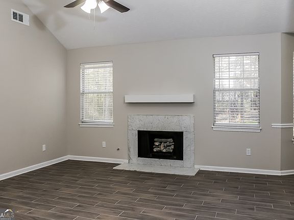4th image of 515 E Country Woods Dr