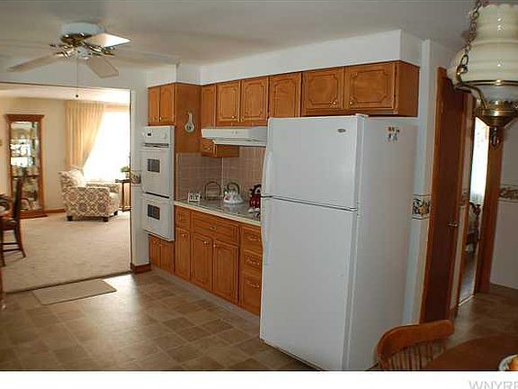 5th image of 161 Maple Dr