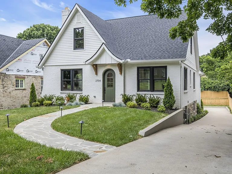 2704 Westwood Ave — Photo 1