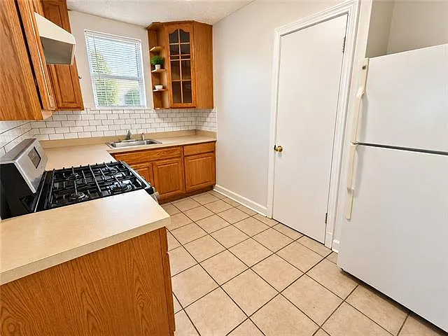 2 bed, 1.0 bath, 786 sqft, $1,375 — Photo 4
