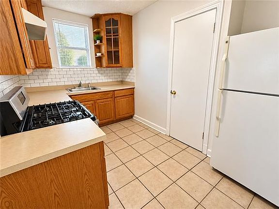 4th image of 10513 Alan St