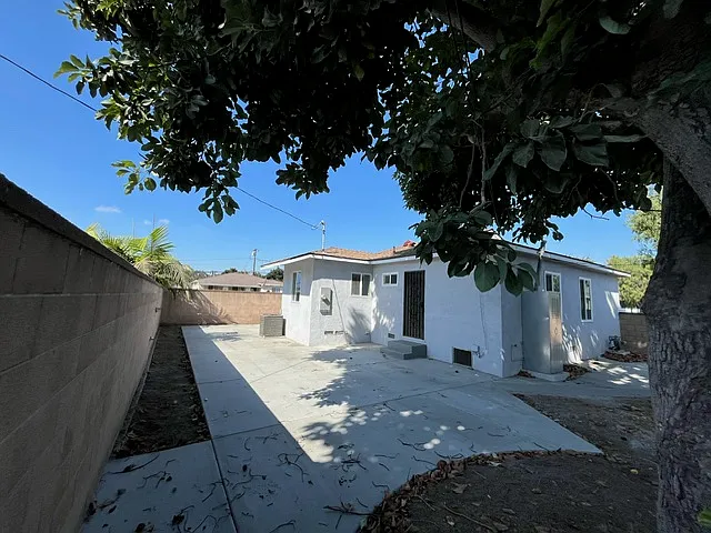 1366 W Cameron St — Photo 11
