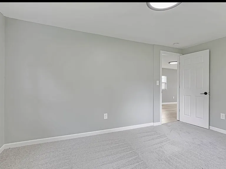1341 Genessee Ave — Photo 7