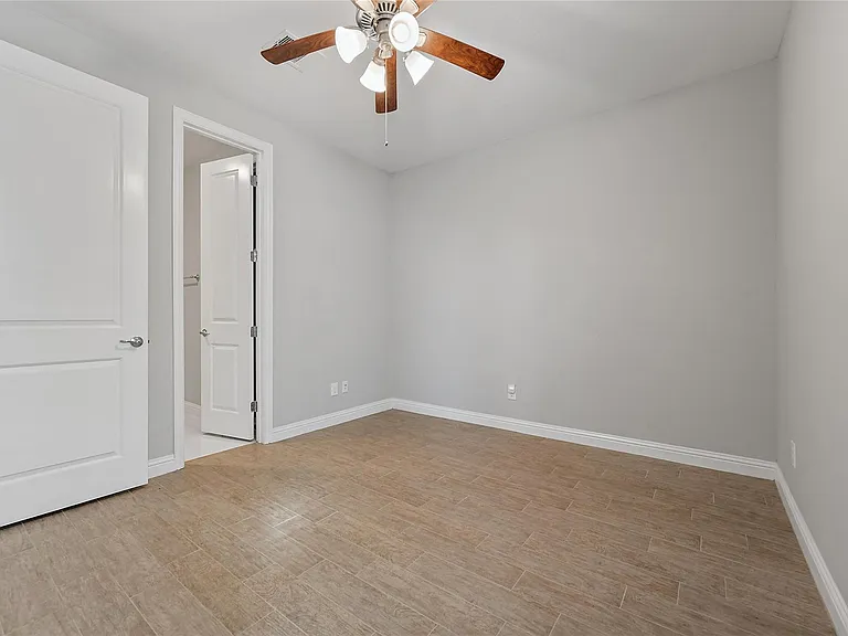 1221 W 19th St #B — Photo 3