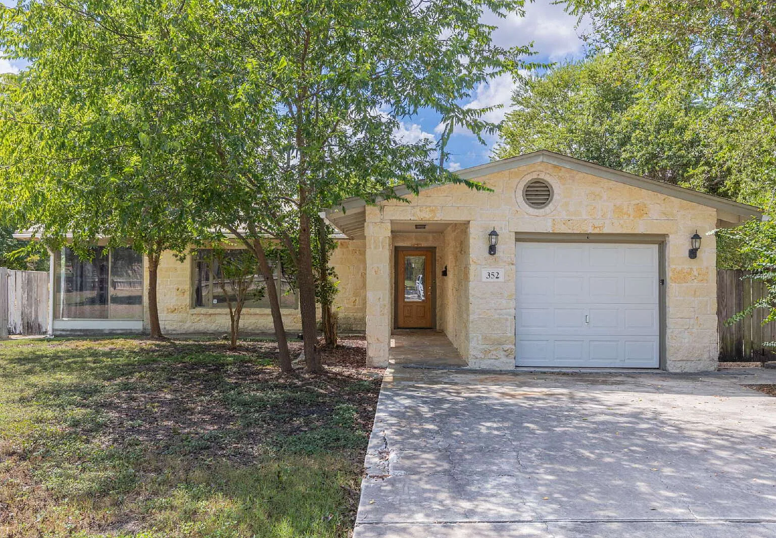 3 bed, 3.0 bath, 1892 sqft, $1,895 — Photo 1